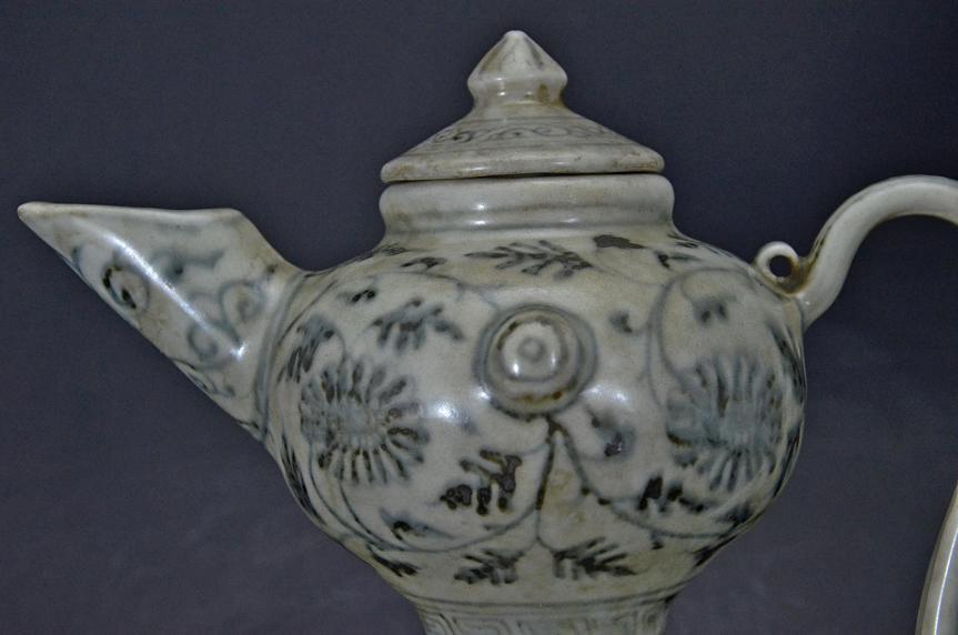  Unique Blue White Ewer and Cover, Early Ming dynasty