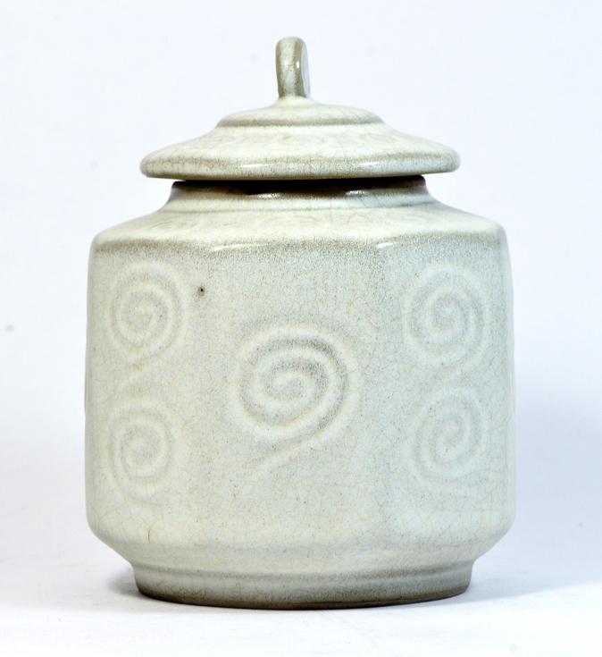 White Octagonal Covered Box, Song Dynasty
