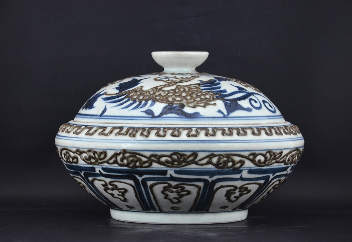 Bowl and cover Ming Dynasty