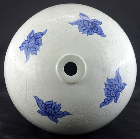 A Rare Blue and White Meiping