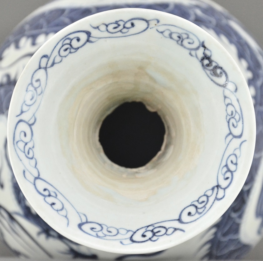 Yuan Blue-and-White Dragon Yuhuchun Vase
