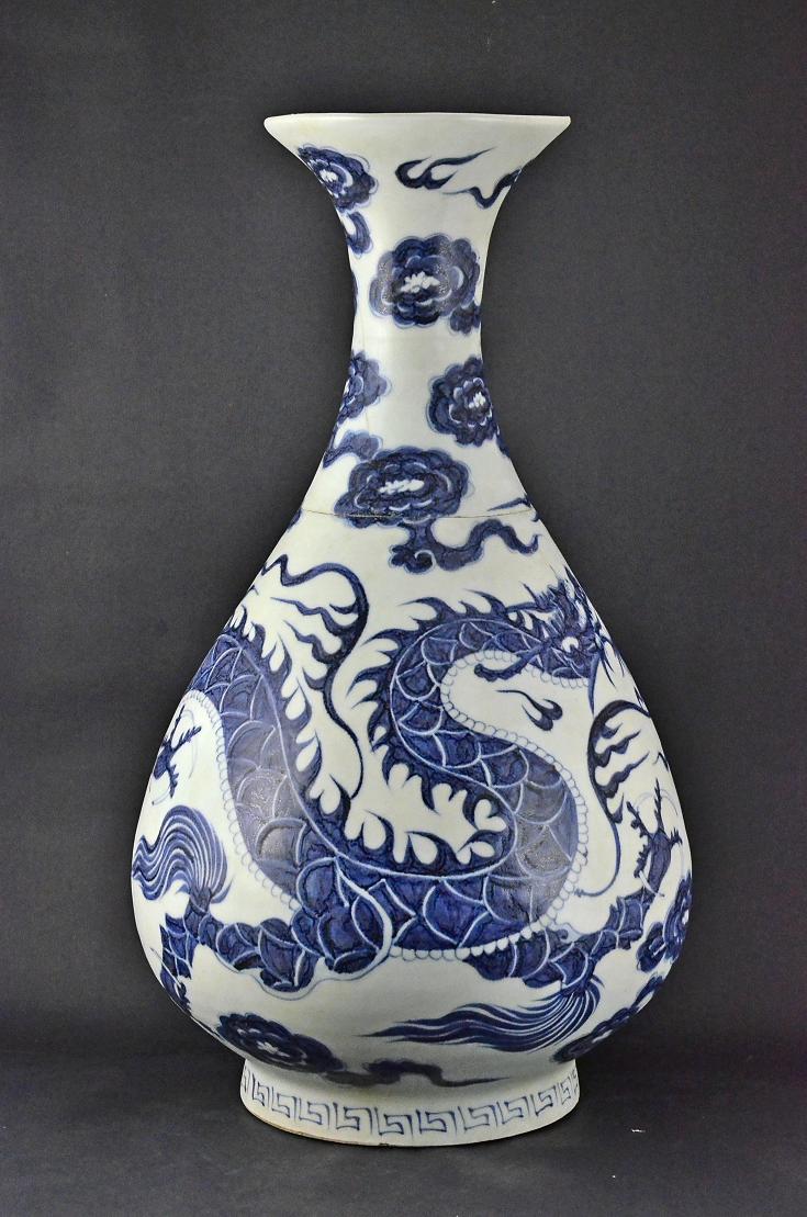 Yuan Blue-and-White Dragon Yuhuchun Vase