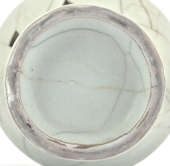 A rare sample Guan Vase, Song Dynasty